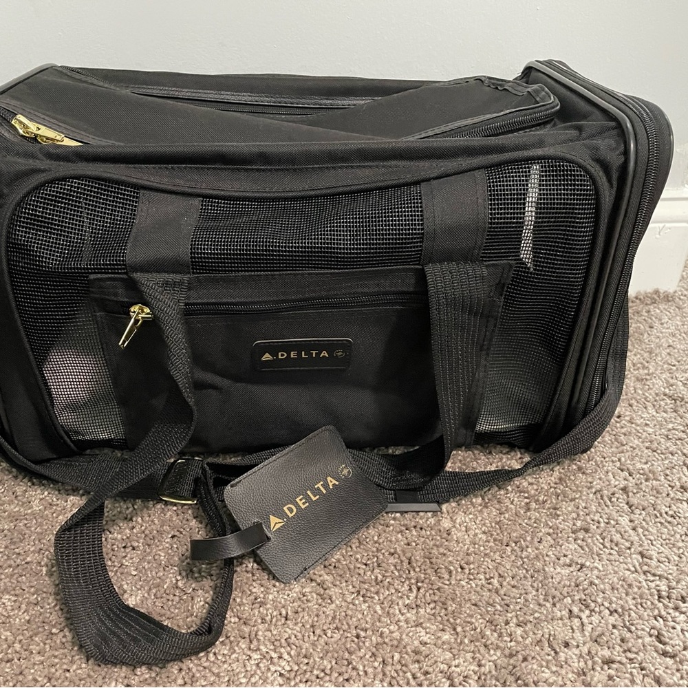 Delta Airlines Travel Pet Carrier, Airline Approved | Medium | NWOT